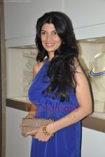 at Nisha Jamwal_s collection previews in Zoya, Mumbai on 13th Aug 2011 (71).JPG